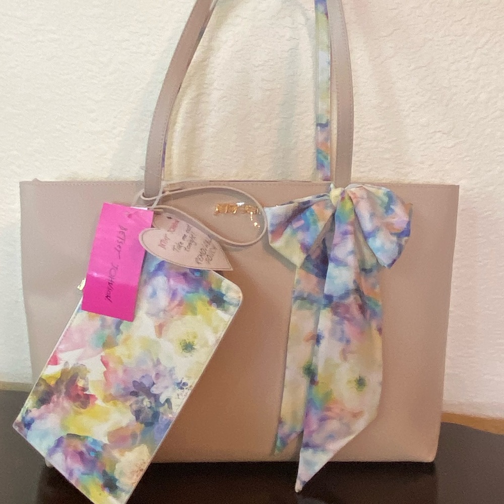 Betsey Johnson Large Tote With Scarf & Wristlet Gorgeous NWT